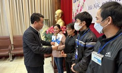 BHXH Việt Nam tặng 200 suất quà cho bệnh nhân BHYT có hoàn cảnh khó khăn