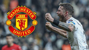 Man Utd mượn tiền đạo từng bị Messi mắng té tát ở World Cup