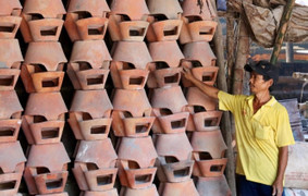 Níu giữ nghề nắn lò đất giữa dòng chảy hiện đại