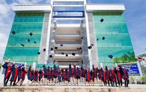 Sinh viên bức xúc nộp tiền máy lạnh theo tín chỉ, trường khẳng định làm đúng