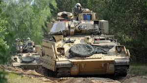 Phương Tây ồ ạt viện trợ vũ khí hạng nặng cho Ukraine