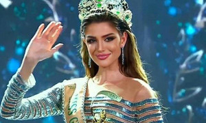 Tranh cãi chuyện fan phải trả 50 USD để chụp ảnh với Hoa hậu Hòa bình Quốc tế