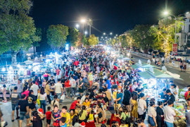 Phố đêm Grand Park thu hút trăm nghìn du khách có gì 'hot'?