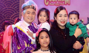 NSND Tự Long kể chuyện các con ăn cơm hộp, thức đêm chờ bố diễn 'Táo quân'