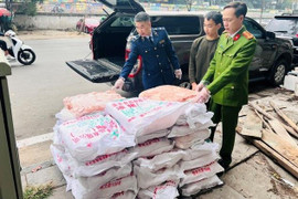 Một tấn nầm lợn bốc mùi hôi thối suýt được tuồn vào các chợ, quán ăn Hà Nội