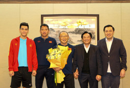 Lãnh đạo tỉnh Bình Dương tặng thưởng Tiến Linh, cảm ơn HLV Park Hang Seo