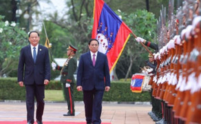 Lễ đón chính thức Thủ tướng Phạm Minh Chính thăm CHDCND Lào