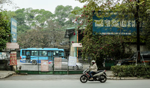  Cảnh ‘cửa đóng then cài’ của các trung tâm đăng kiểm ở Hà Nội