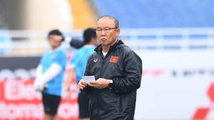 HLV Park Hang Seo trầm tư trước chung kết lượt đi AFF Cup 2022
