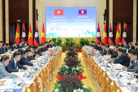 Việt - Lào tăng cường kết nối, hỗ trợ nhau xây dựng nền kinh tế độc lập, tự chủ