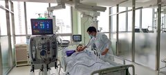 Cứu người đàn ông bị ngừng tim phổi do ngộ độc methanol