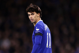 Tân binh vừa ra mắt nhận thẻ đỏ, Chelsea thua trận thứ ba liên tiếp