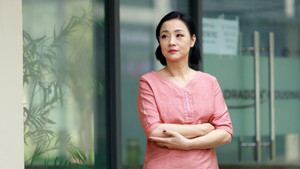 NSƯT Mỹ Duyên trẻ trung, khác lạ trong sitcom 'Thanh xuân mãi cháy'