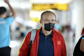 HLV Park Hang Seo lộ nét buồn trong ngày đội tuyển Việt Nam sang Thái Lan