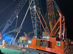 Bé trai lọt xuống trụ bê tông sâu 35m: Cần cẩu cứu hộ bị trục trặc