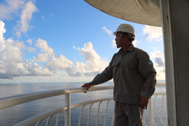 'Lính nhà đèn' phải gác nỗi niềm riêng