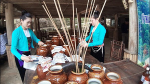 Tục uống rượu cần của dân tộc Mường