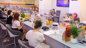 Ngân hàng lãi đậm: Mừng hay lo?