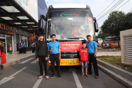 Saigon Co.op khởi hành 'Chuyến xe hạnh phúc' đưa người dân về quê đón Tết