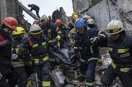  Toà nhà Ukraine 1.700 người sống bị tấn công tên lửa, điện Kremlin lên tiếng