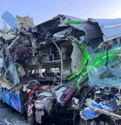 Ninh Thuận: Xe khách tông vào đuôi container, 2 người chết, 3 người bị thương