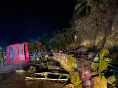 Hòa Bình: Tai nạn trên Quốc lộ 6, 21 người thương vong