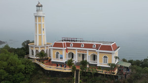 Tết của những người giữ ngọn hải đăng nơi địa đầu Tổ quốc