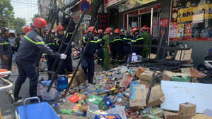 Hiện trường vụ sập cửa hàng tiện lợi tại TP.HCM