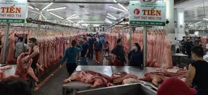 Cận Tết, nhiều mặt hàng thiết yếu tăng giá