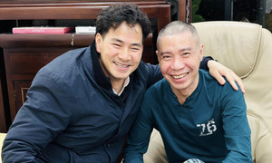 Sao Việt 20/1: Xuân Bắc tới tặng quà Tết cho Công Lý lúc nửa đêm