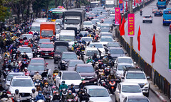 Cửa ngõ Hà Nội ùn tắc trong ngày làm việc cuối cùng trước kỳ nghỉ Tết