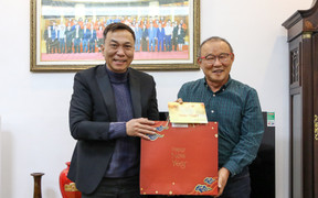 Lãnh đạo VFF chúc Tết HLV Park Hang Seo