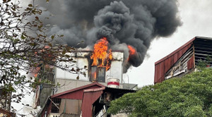 Ngôi nhà trên phố cổ Hà Nội cháy ngùn ngụt chiều 29 Tết