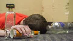 Làm gì khi bị ngộ độc rượu?