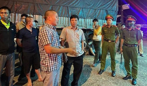 Khởi tố tài xế cố tình lao xe khách vào CSGT