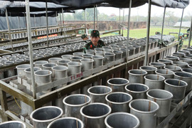 Cận cảnh 'trận địa' pháo hoa sẵn sàng đón giao thừa ở Huế