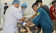 Những bước chân vội vã đêm giao thừa