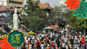 Người dân Thủ đô nô nức đi lễ chùa đầu năm 