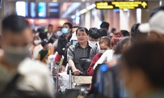 Mùng 1 Tết, sân bay Tân Sơn Nhất đón 100.000 khách