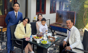 Sao Việt 25/1: Khánh Thi cùng chồng con chúc Tết tình cũ Chí Anh