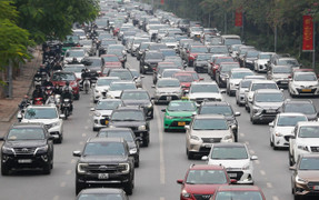 Người dân ùn ùn trở lại sau kỳ nghỉ Tết Âm lịch, cửa ngõ Thủ đô kẹt cứng