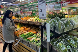 Sau Tết, hàng hóa đầy ắp siêu thị, chợ Hà Nội, giá ổn định