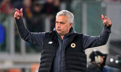 Báo Anh: Mourinho chờ cơ hội trở lại Man Utd