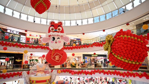 Thỏ khổng lồ làm từ hàng nghìn quả bóng bay