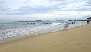 Hai thi thể trôi dạt vào bờ biển Quảng Ngãi