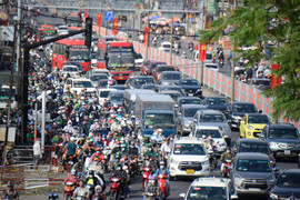 Dòng người từ các tỉnh thành tiếp tục đổ về TP.HCM