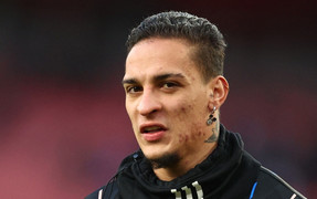 HLV Erik ten Hag chưa hài lòng với Antony