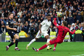 Real hụt hơi trong cuộc đua vô địch với Barca