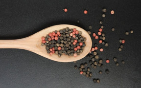 Giá tiêu hôm nay 1/2: Tiếp tục đi ngang, thấp nhất 55.500 đồng/kg