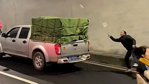 Kẹt xe kéo dài ở Trung Quốc, người dân xuống đường tập thể dục